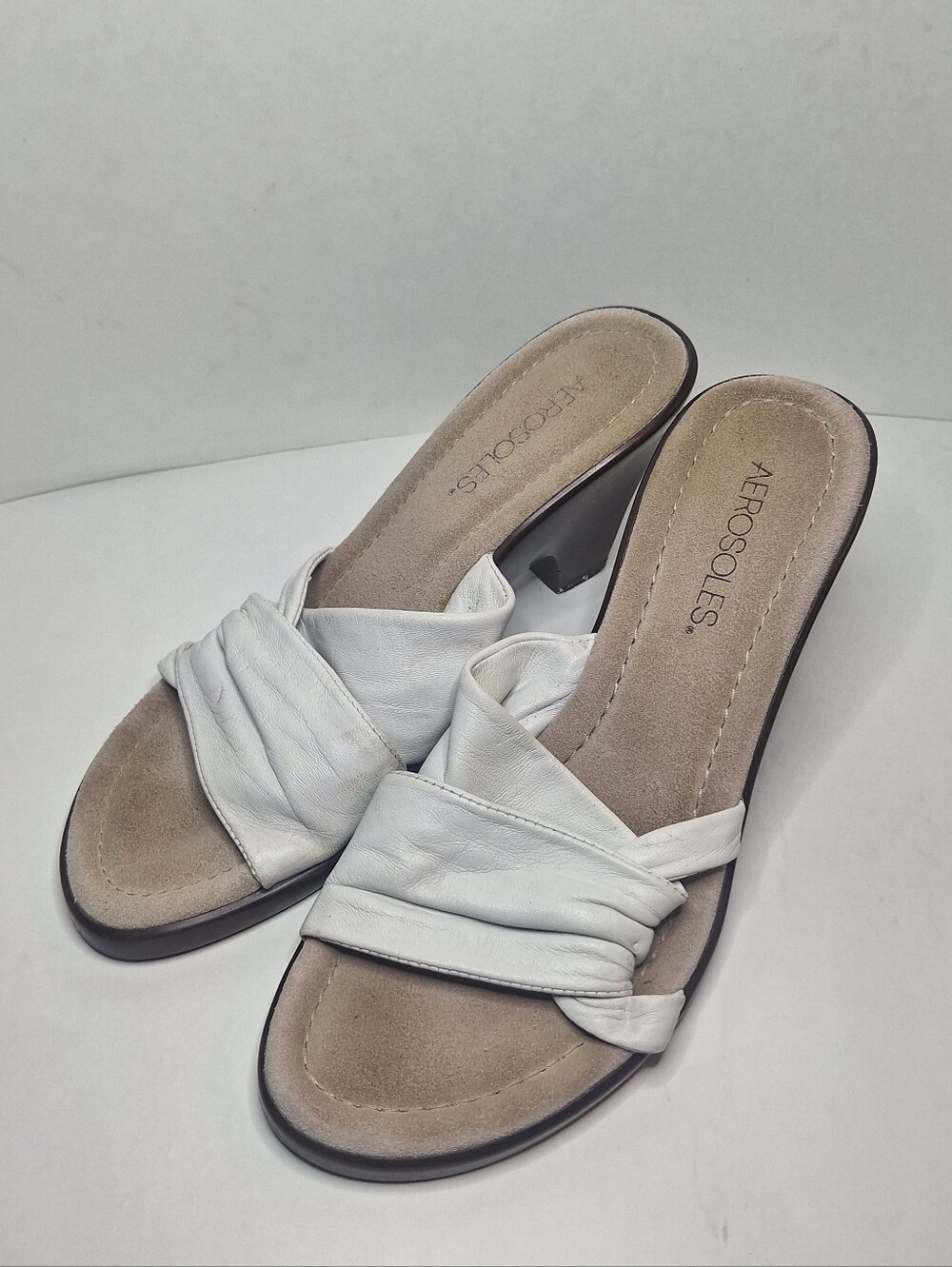 Aerosoles Wedge Sandals White And Tan Knotted Faux Leather Strap Women's Size 7